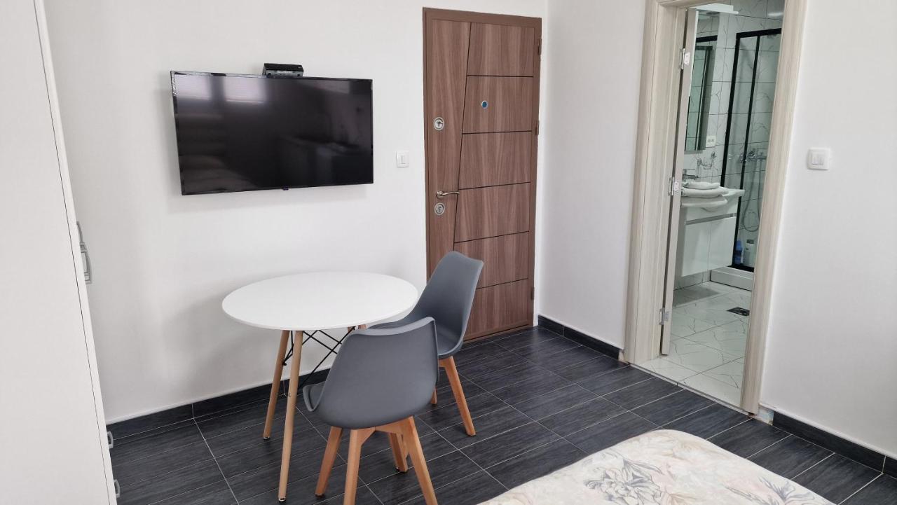 Apartman Tolosi 2 Apartment Podgorica Bagian luar foto