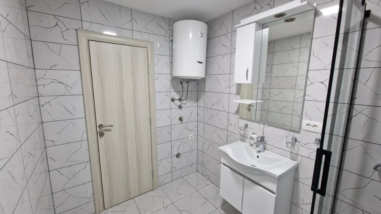 Apartman Tolosi 2 Apartment Podgorica Bagian luar foto