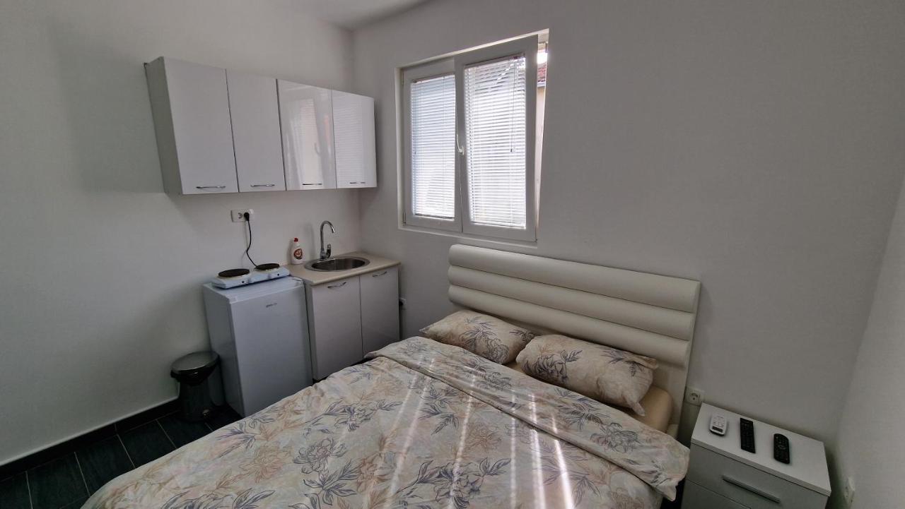 Apartman Tolosi 2 Apartment Podgorica Bagian luar foto