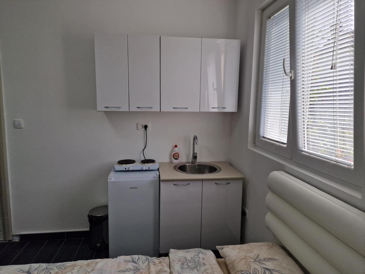 Apartman Tolosi 2 Apartment Podgorica Bagian luar foto