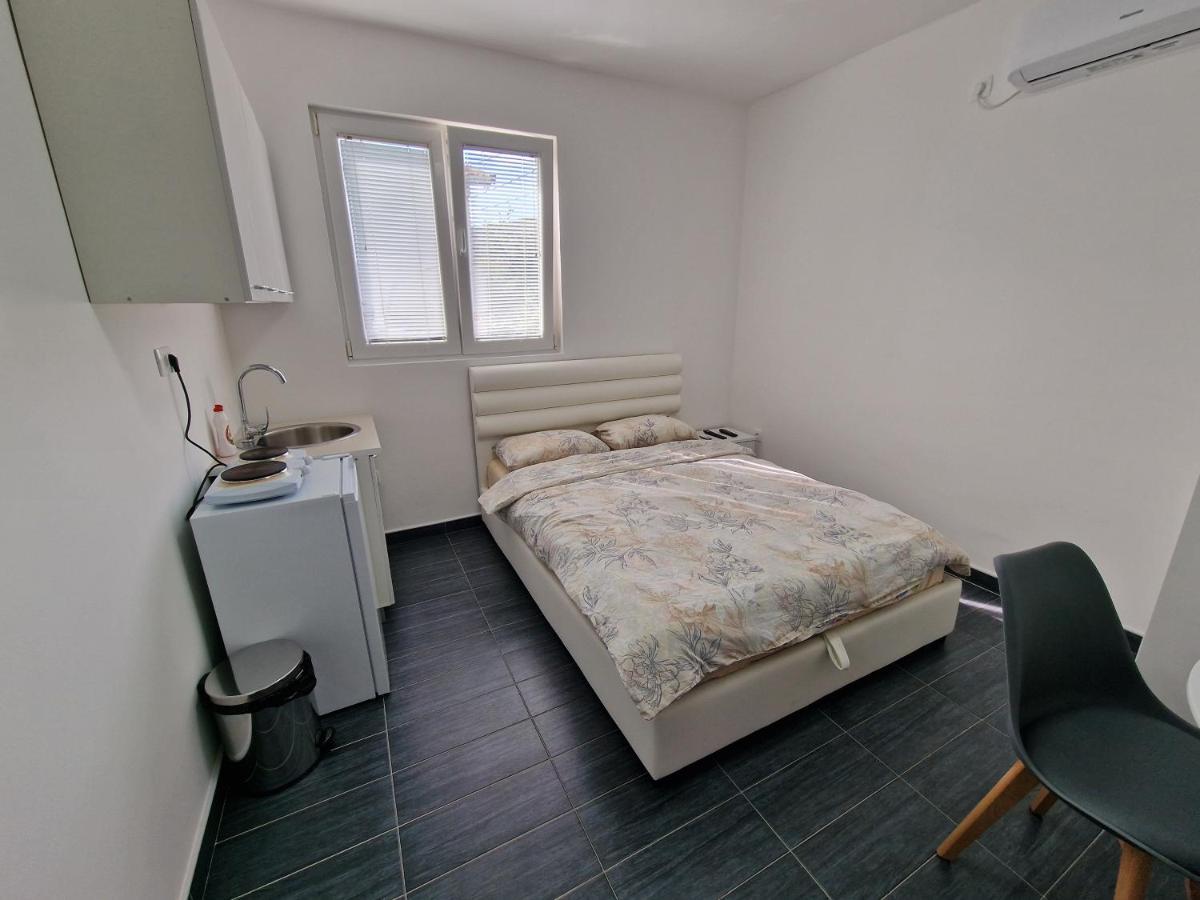 Apartman Tolosi 2 Apartment Podgorica Bagian luar foto